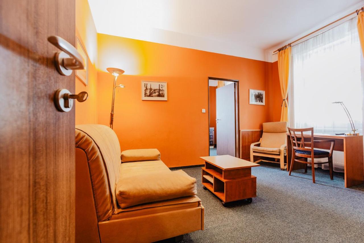 Hotel U Valdické brány Jičín Exterior foto