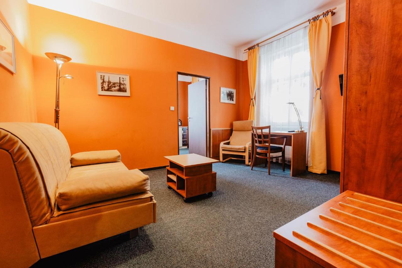 Hotel U Valdické brány Jičín Exterior foto